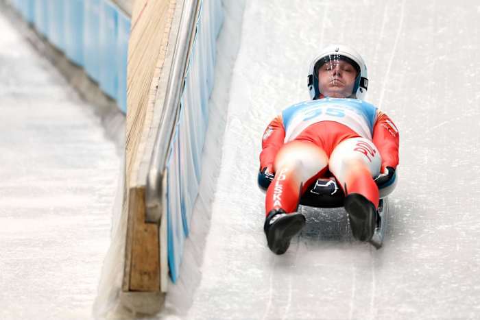 sliding-track-close-up